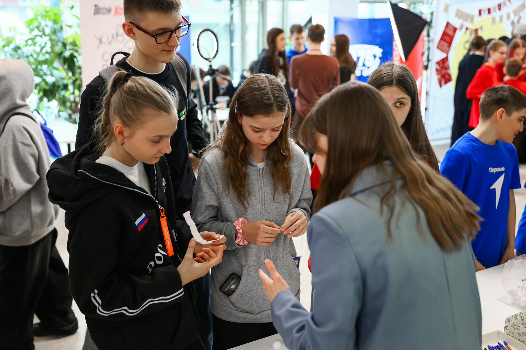 Фото Соловьёв, Савочкин, Никишева: звездные гости собрали на форуме в Новосибирске свыше тысячи человек – 100 ярких кадров 38